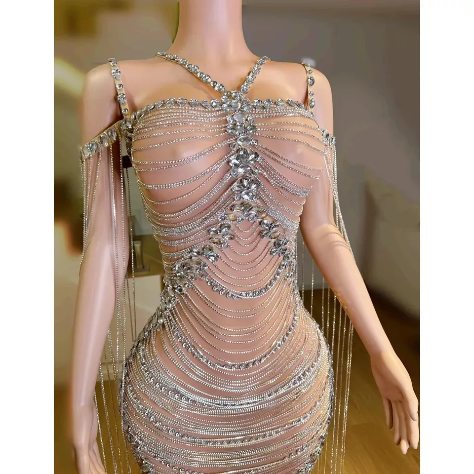 زي أداء الحفلات، رقبة جوز الهند، شرابة معلقة، سلسلة ألماس لامعة، شبكة ضيقة ومثيرة، تنورة طويلة معانقة الورك