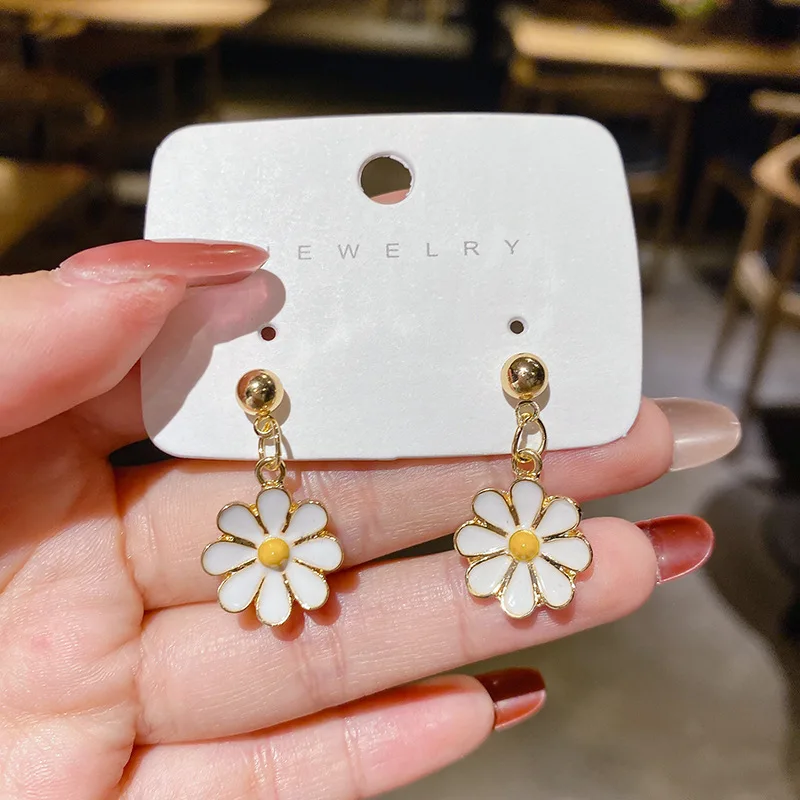 Delicacy Gold Color White Daisy Sunflower Drop Earring for Women Long Dangle Simple Everyday Holiday Gift Her Bridesmaid Jewelry