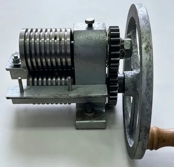 Manual bamboo wire drawing machine, thin bamboo belt cutting machine for bamboo processing