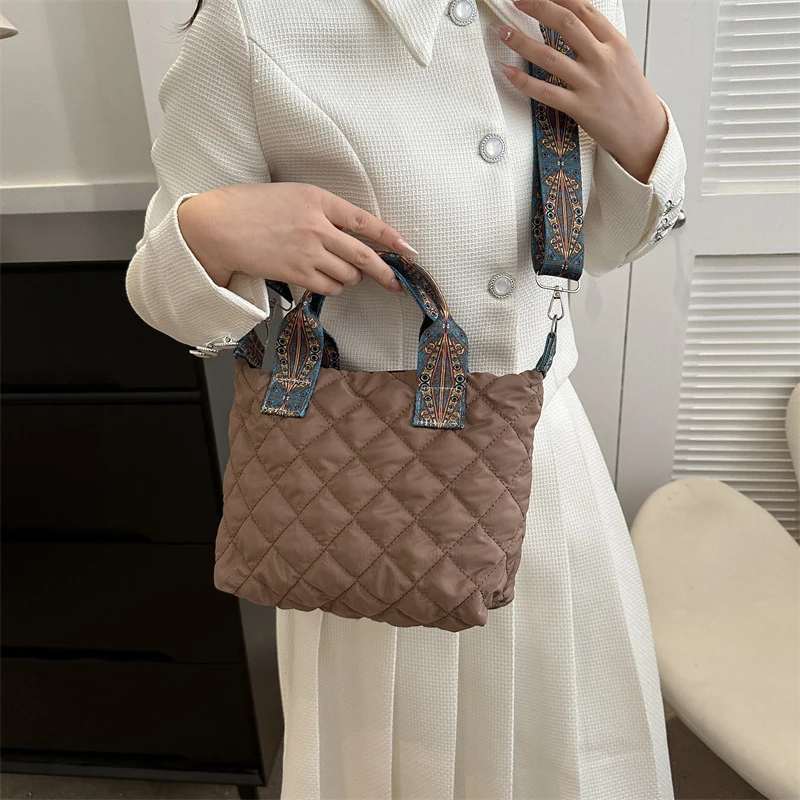 Trendy Women Crossbody Handbag Puffer Tote Bag Quilted Puffy Handbag Down Cotton Padded Wide Shoulder Belt Shoulder Bag