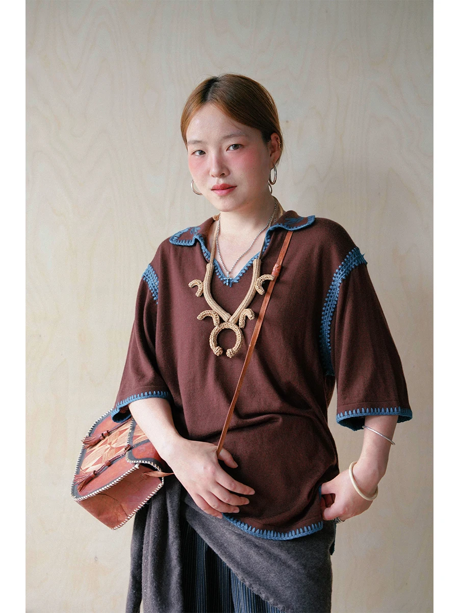 

Лю Лан Гун Хэ ® Женский топ Wildern Loose Woolen T-shirt ручной работы, вязаный крючком, с ажурной вышивкой, цветными блоками и коротким рукавом