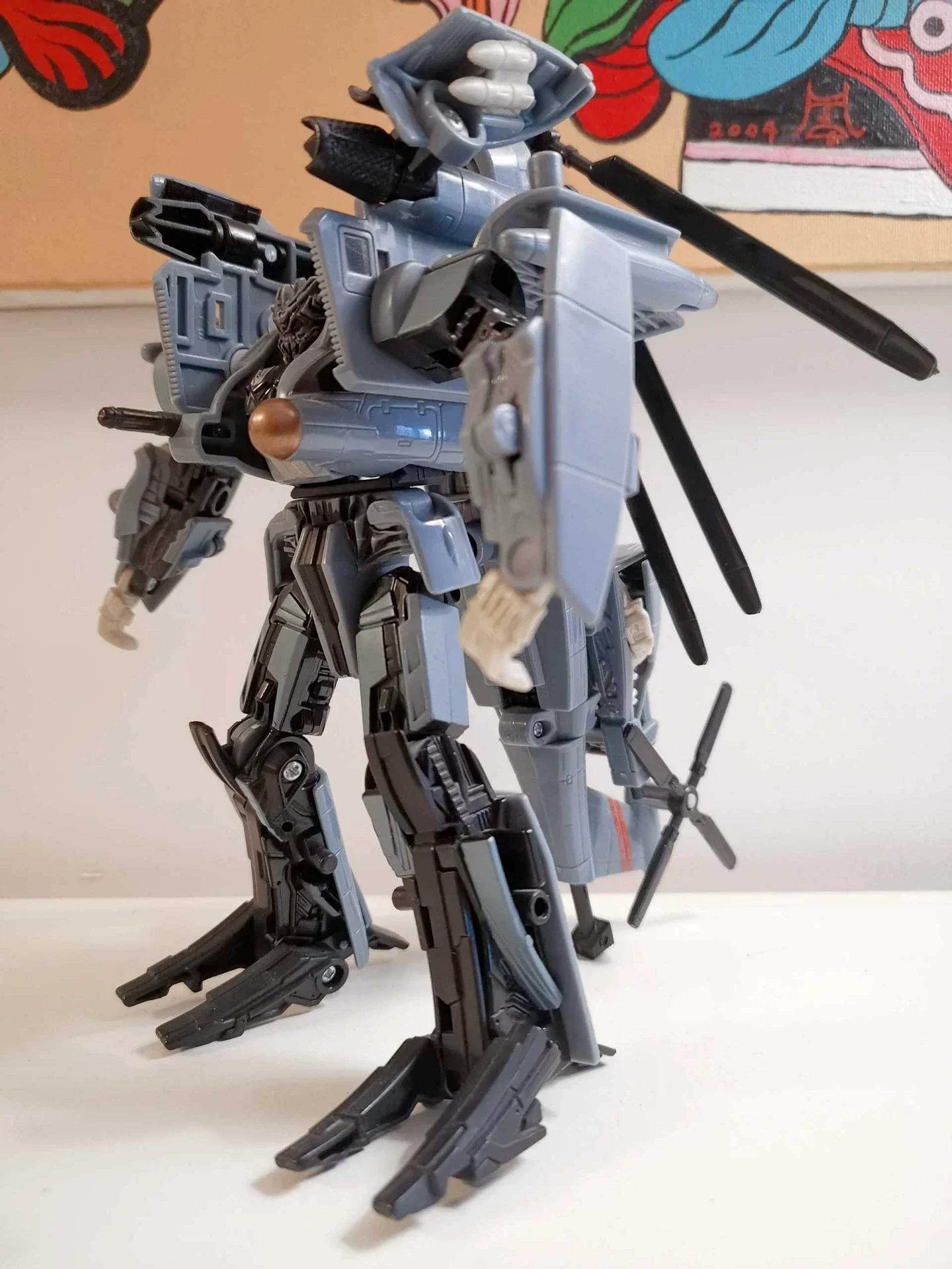 在庫あり変換ショックウェーブダークオブザムーングラウンドアサルトブラックアウトヘリコプターレスキューラチェットロボットアクションフィギュアギフト