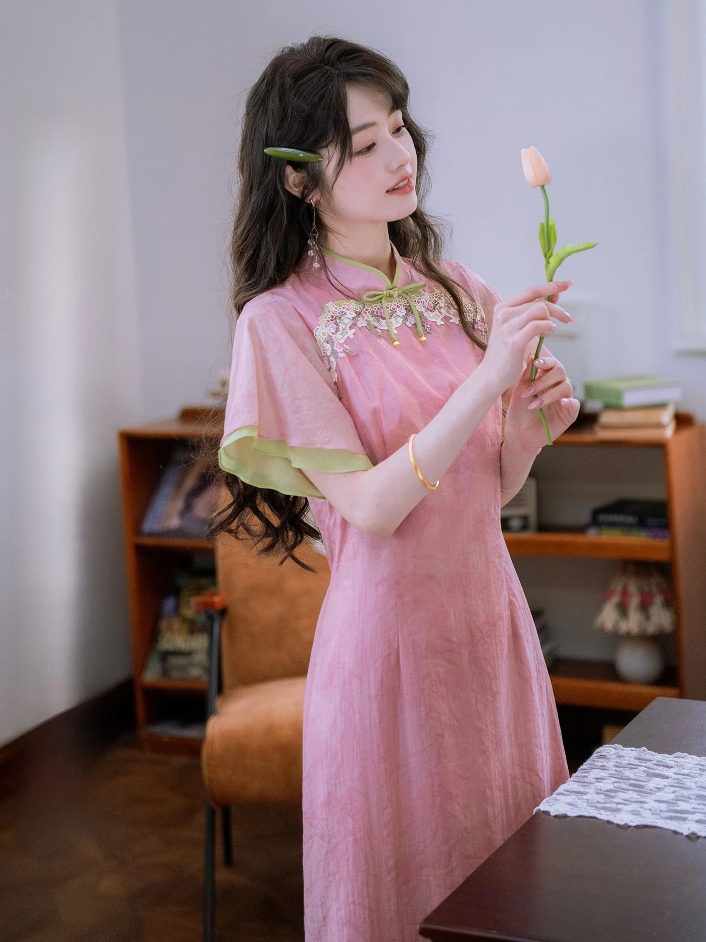 

Slimming Embroidered Dress Pastel Pink Girl Chinese Style Long Qipao Dress Breathable Low Slit Daily Wear Ruche Design