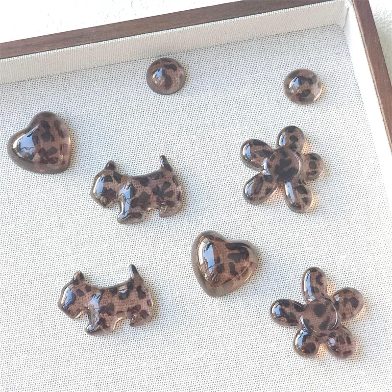 

Новинка, 50 шт./лот, леопардовый принт, мультяшные цветы, собаки, сердечки, круглая форма, смоляные кабошоны, бусины, ювелирные изделия своими руками, аксессуары для волос для одежды