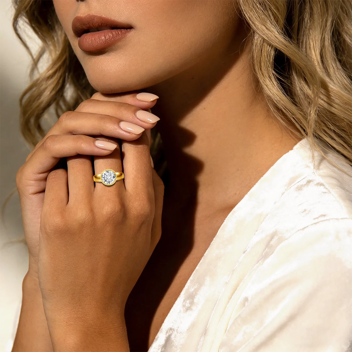 18K vergoldeter Ring mit 5 Karat runden Moissaniten im Fassungsschliff, 925 Sterling Silber, Hochzeits- und Verlobungsschmuck, Geschenk für Frauen und Männer – Detail 7