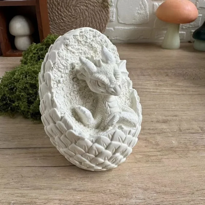 

3D Breaking Dinosaur Egg Silicone Candle Mold DIY Dragon Baby Aromatherapy Plaster Epoxy Resin Mould Cake Decoration DIY Gifts