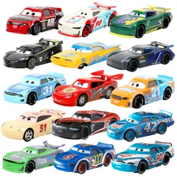 New Disney Pixar Car 3 Lightning McQueen Racing Family Jackson Storm Ramirez 1:55 auto giocattolo per bambini in lega di metallo pressofuso