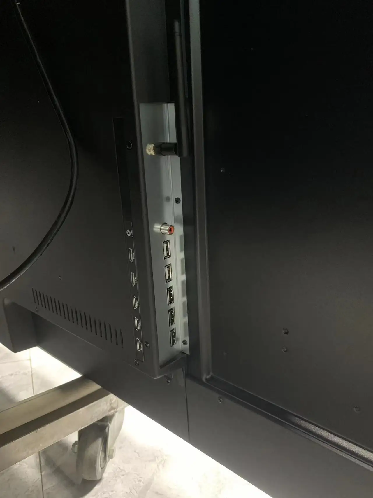 تلفزيون ذكي 2025 OEM 75 بوصة 4K - تلفزيون Android LED Ultra HD مع WiFi (نظام الترفيه المنزلي الفاخر المباشر من المصنع)