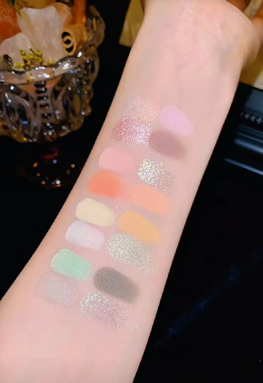 QianYan Cosmetics 16-Farben-Rosa-Braun-Cowboy-Blau-Rauch-Lidschatten, Weihnachten, mehrfarbig, matt, Perlenauge, zarte Make-up-Palette