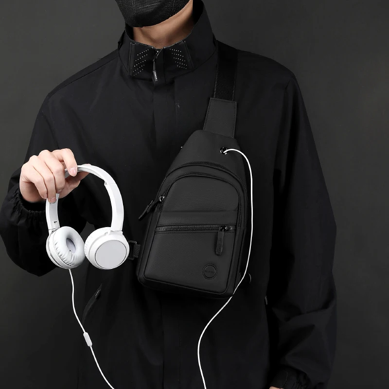 

Men's chest bag, crossbody bag with mobile phone pocket, adjustable shoulder strap, multiple pockets, suitable for sports and tr