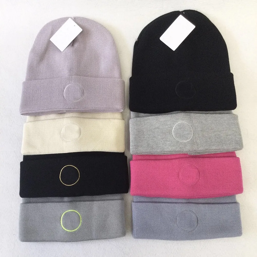 

Fashionable Knitted Ear-Protecting Hat Warm And Stylish Unisex Winter Cap Couple Matching Accessories All-Match Knitwear