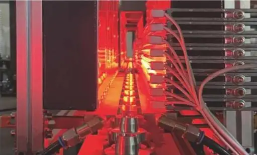 تخصيص آلة نفخ الزجاجات الأوتوماتيكية بالكامل المتينة سعة 5 لتر مناسبة لمعدات زجاجات PET