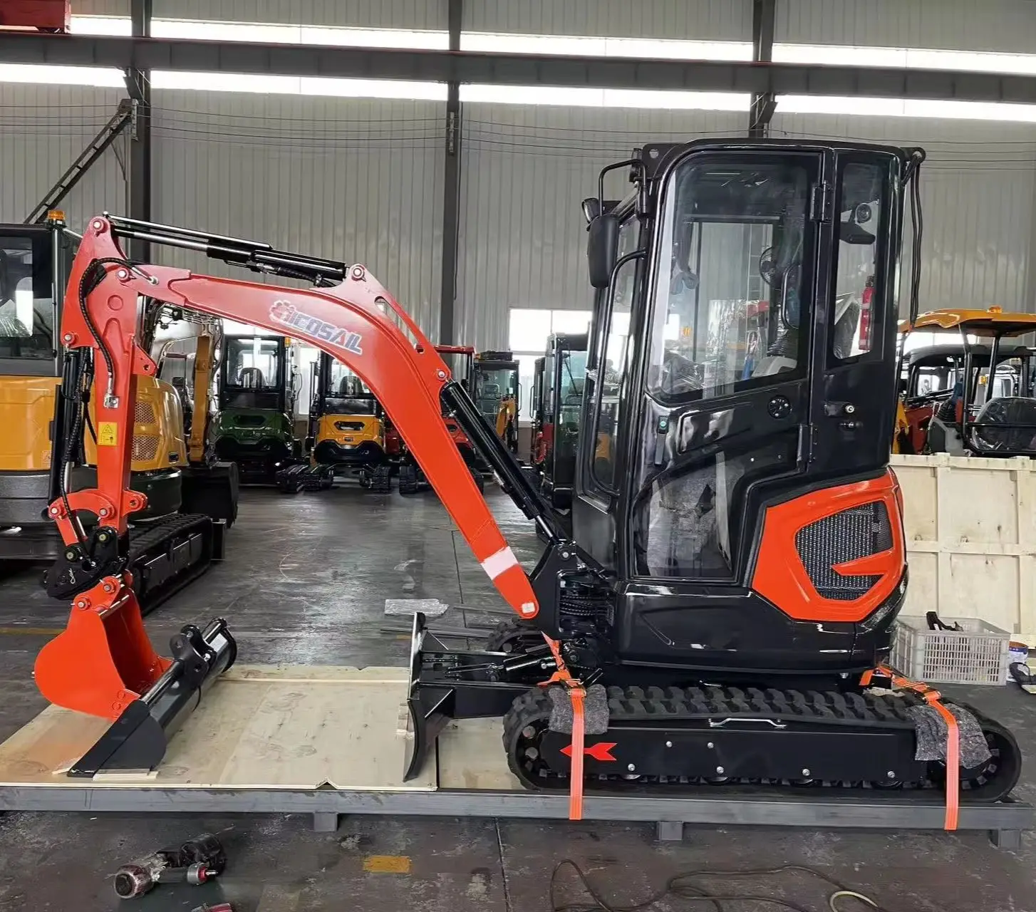 

Custom 1.8T Mini Excavator for Irrigation Channel Construction CE Euro 5 Compact Digging Equipment