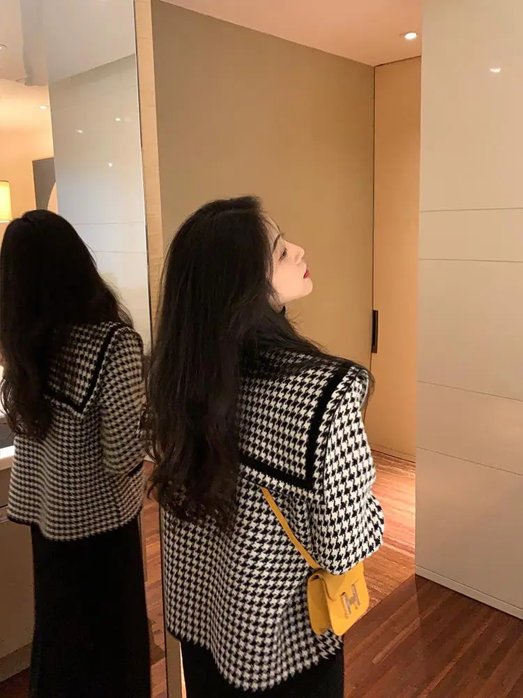 

Твидовый жакет коричневый женский осенний, уникальный, в стиле пэчворк, вязаный, теплый, винтажный, с плиссировкой, декорированный, эластичный, удобный, приталенный, стильный