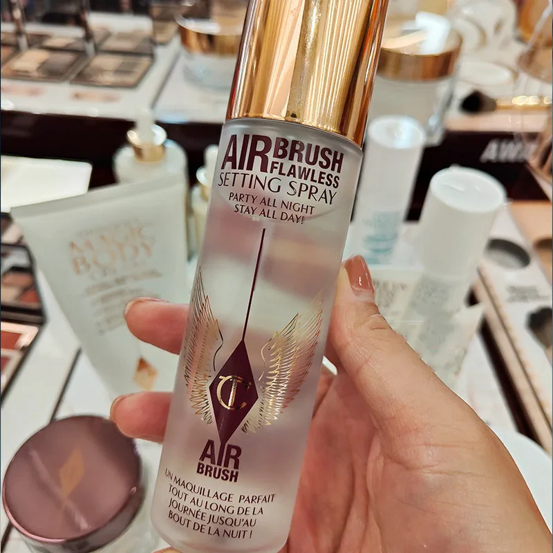 

Спрей для фиксации макияжа Charlotte Tilbury: увлажняющий, матирующий, контролирующий жирность, стойкий, натуральный, освежающий.