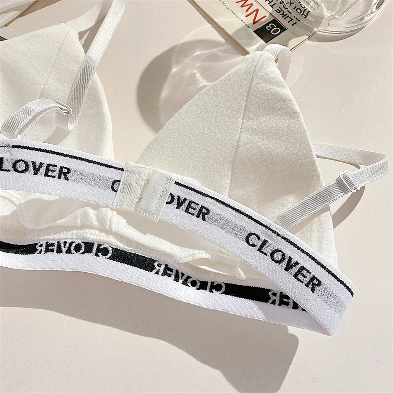 حمالة صدر نسائية من القطن ماركة FINETOO حمالة صدر مثيرة مبطنة بفتحة رقبة على شكل مثلث وصدرية بلون سادة ملابس داخلية مثيرة وبدون خياطة