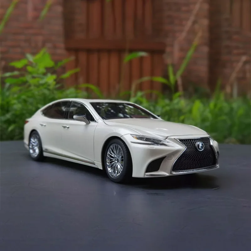 Diecast 1:18 Scale LEXUS LS500h Simulation Alloy Car Model Static Display Collectible Toy Gift Souvenir Decration