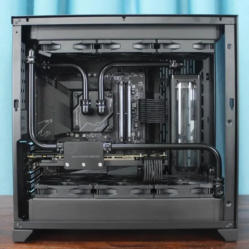 No light pollution, split water-cooled desktop computer mainframe