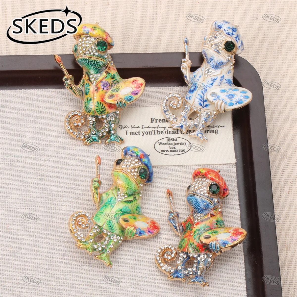 SKEDS Cute Painter Chameleon Animal Brooch  Sparkly Crystal Pin Ladies Dress Suit Scarf Decorative Alloy Corsage Badge Gift