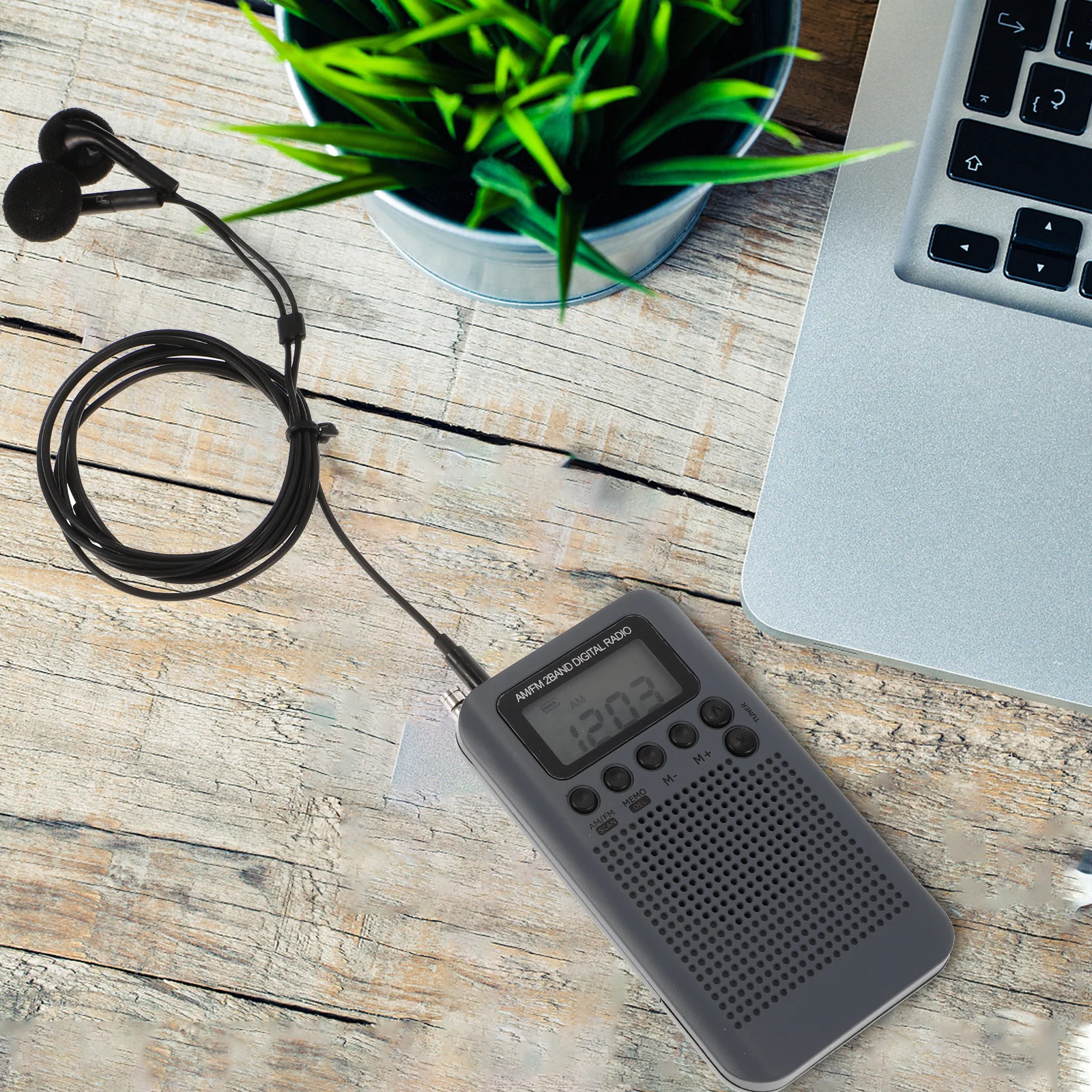 

Portable Am Fm Band Lcd Rechargeable External Speaker 3.5Mm Jack For Hiking Walking Travel Plastic Pocket