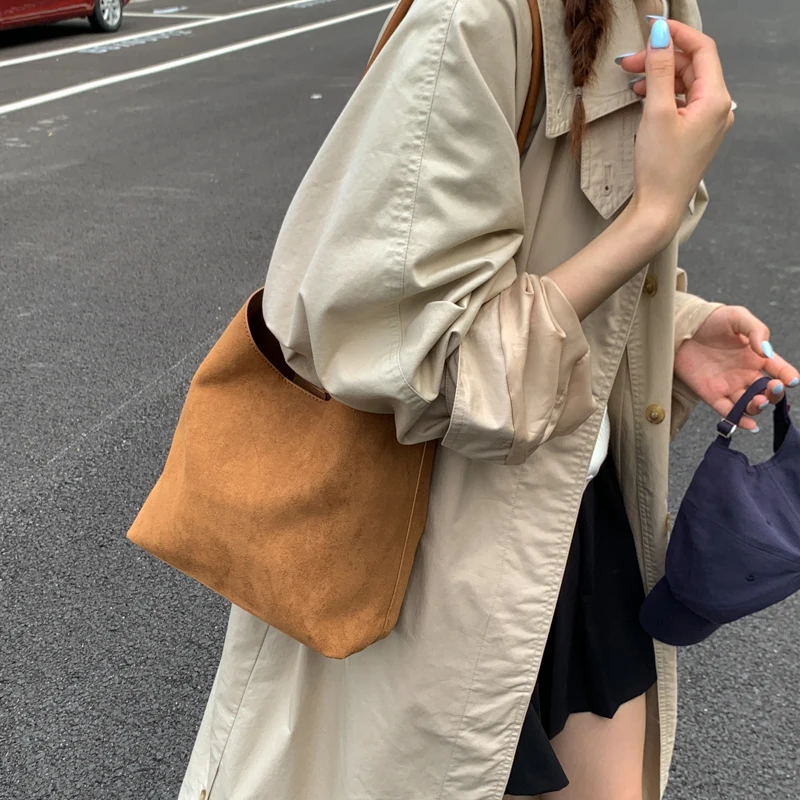 

Bucket Faux Suede Shoulder Side Bags for Women 2025 Female Designers Buttons Trend Small PU Crossbody Bag Purses and Handbags