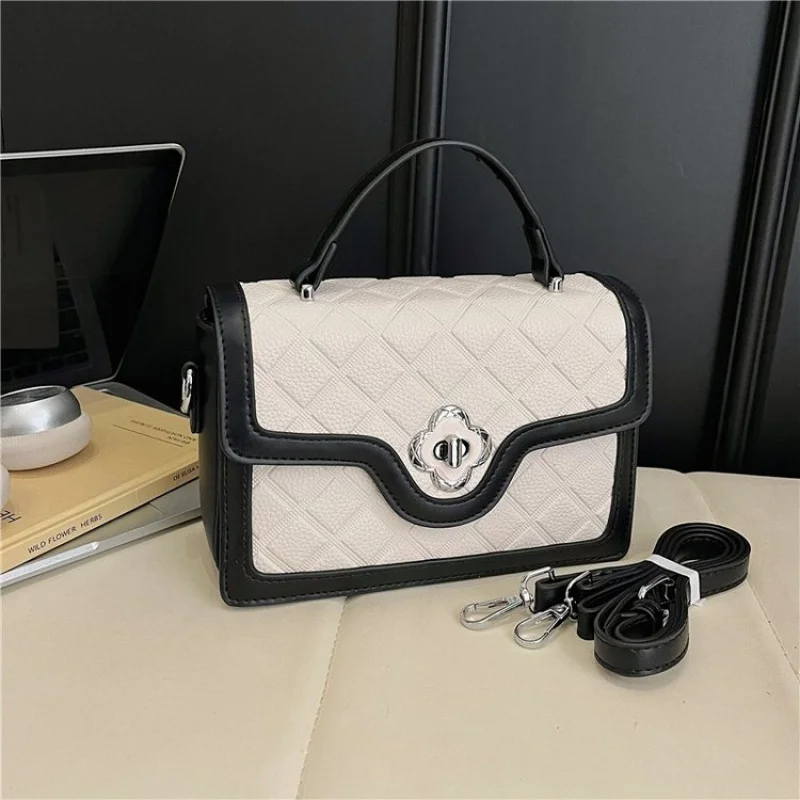 Ladies Tote Bag Made Of Wave-Patterned Leather Boasting High-End Paris Commuter Style​
