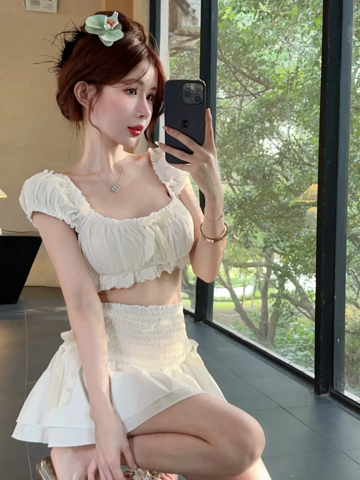 

Ele Антивозрастной топ с квадратным воротником Bubble Sve, плиссированная юбка с высокой талией и узлом, комплект из двух предметов, модный комплект...