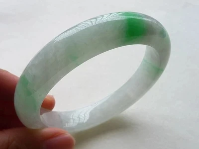 

Send Certificat Natural Burmese Emerald 54-62mm Light Green Two-Color Bracelet Elegant Princess Jewelry