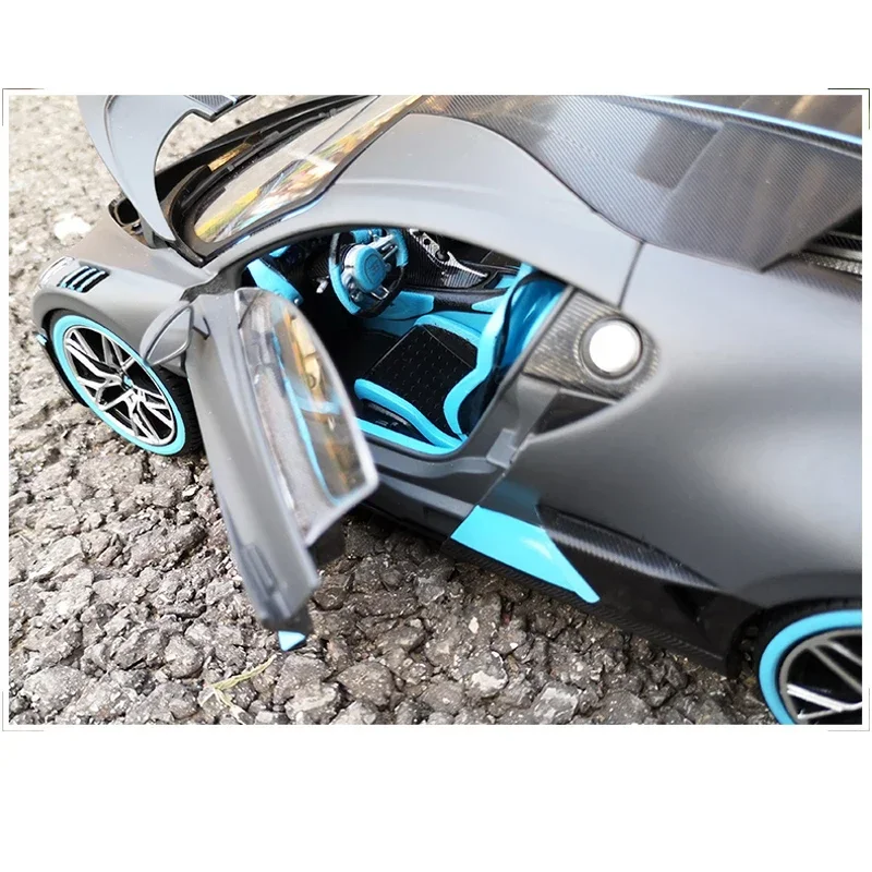 1:18 per Bugatti Divo Bburago 1:18 Diecast Metal Car Model Toys Boy Girl Gift Collection grigio/rosso metallo, plastica, gomma