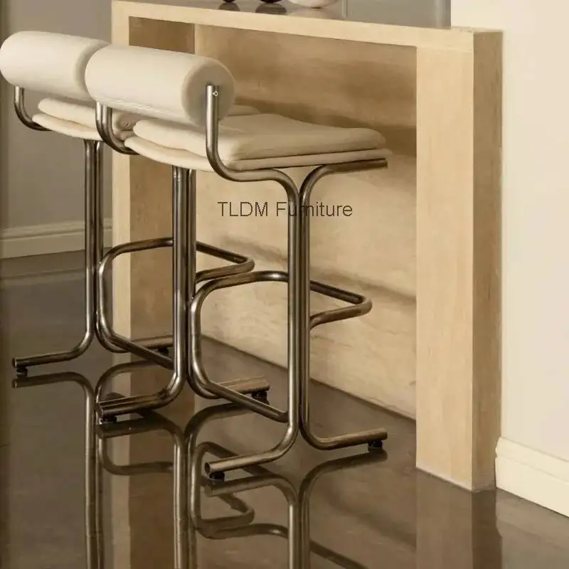 

Modern Metal-framed Bar Stools Minimalism Comfortable Cushioned Seats Understated Luxury Restaurant Lounge Stools