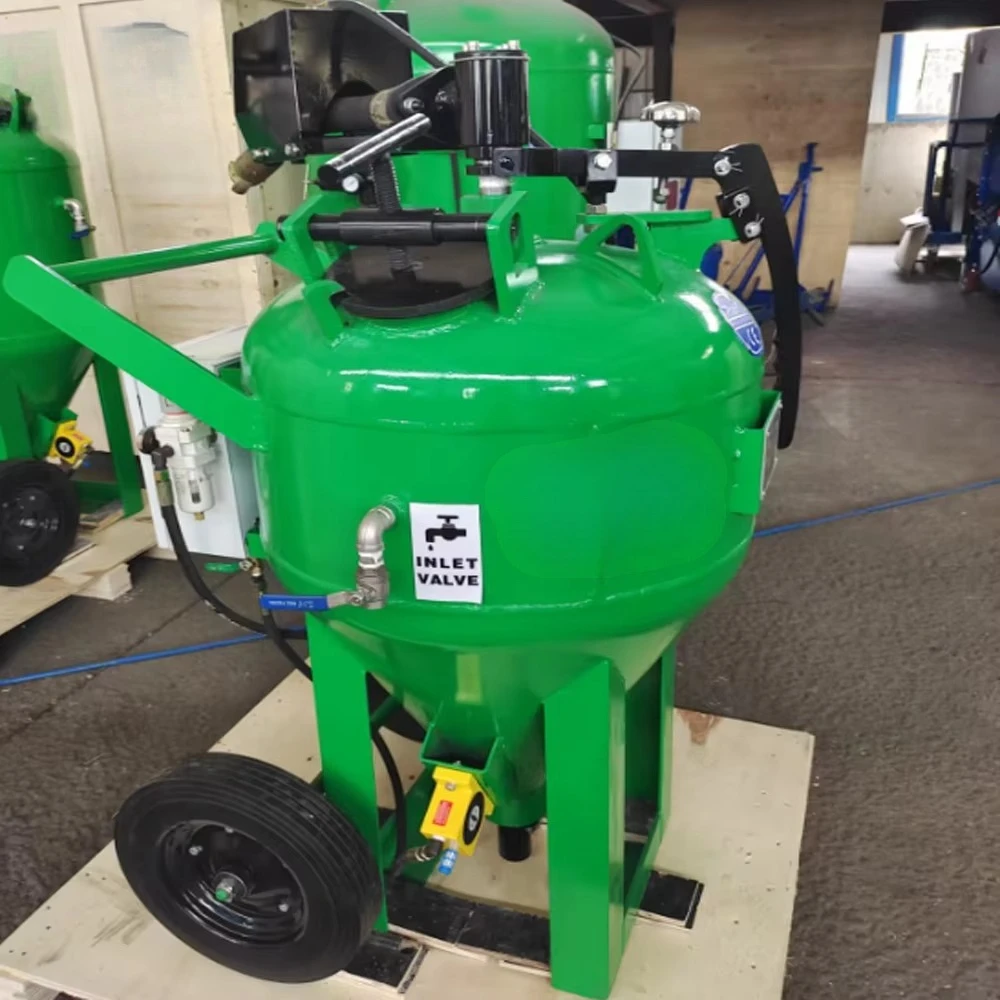 Industrial Abrasive Blaster Pot 150L-800L Pneumatic Sandblasting Equipment with Gauge and Hose