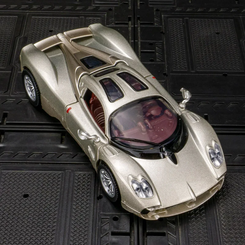 1:32 Pagani Utopia modelo de coche de aleación adornos acústica-ópticos tirar hacia atrás las puertas de juguete para niños se pueden abrir como regalos de cumpleaños.