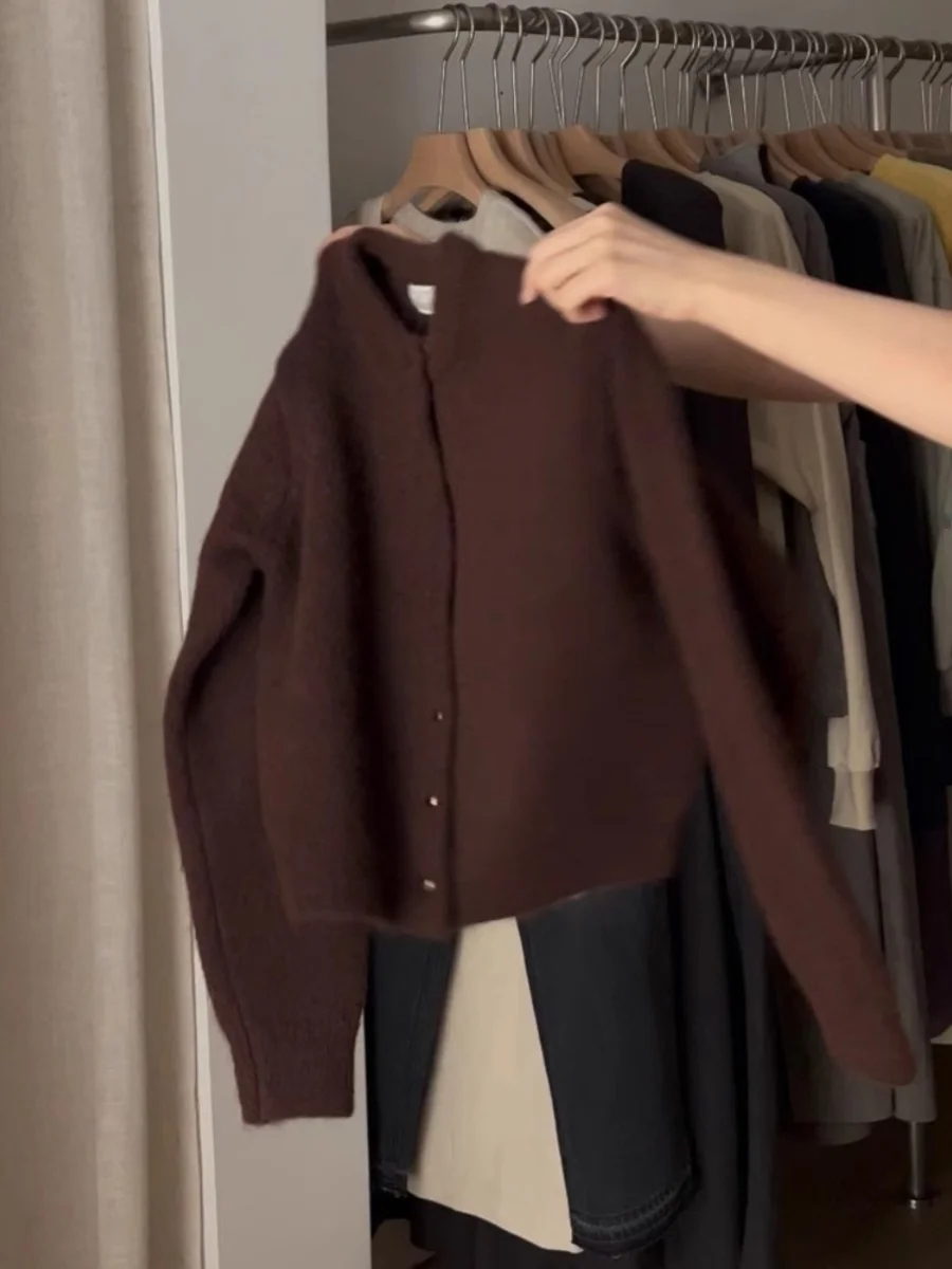 

High-End Women's Knitted Cardigan in Beige with Long Sves And round Ne Loose Outerwear for Autumn And Winter by Guangzho...