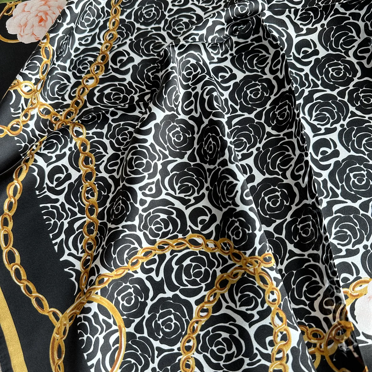 المألوف الأسود كاميليا سلسلة طباعة الحرير مربع 100% التوت الحرير تنوعا العرقية نمط المرأة وشاح حريري الزخرفية #3
