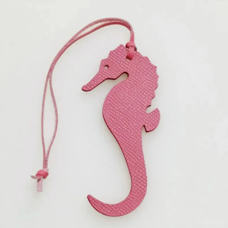 إكسسوارات الحقائب الجلدية PU إكسسوارات الأمتعة على شكل فرس البحر حقيبة قلادة شخصية سلسلة مفاتيح مجوهرات