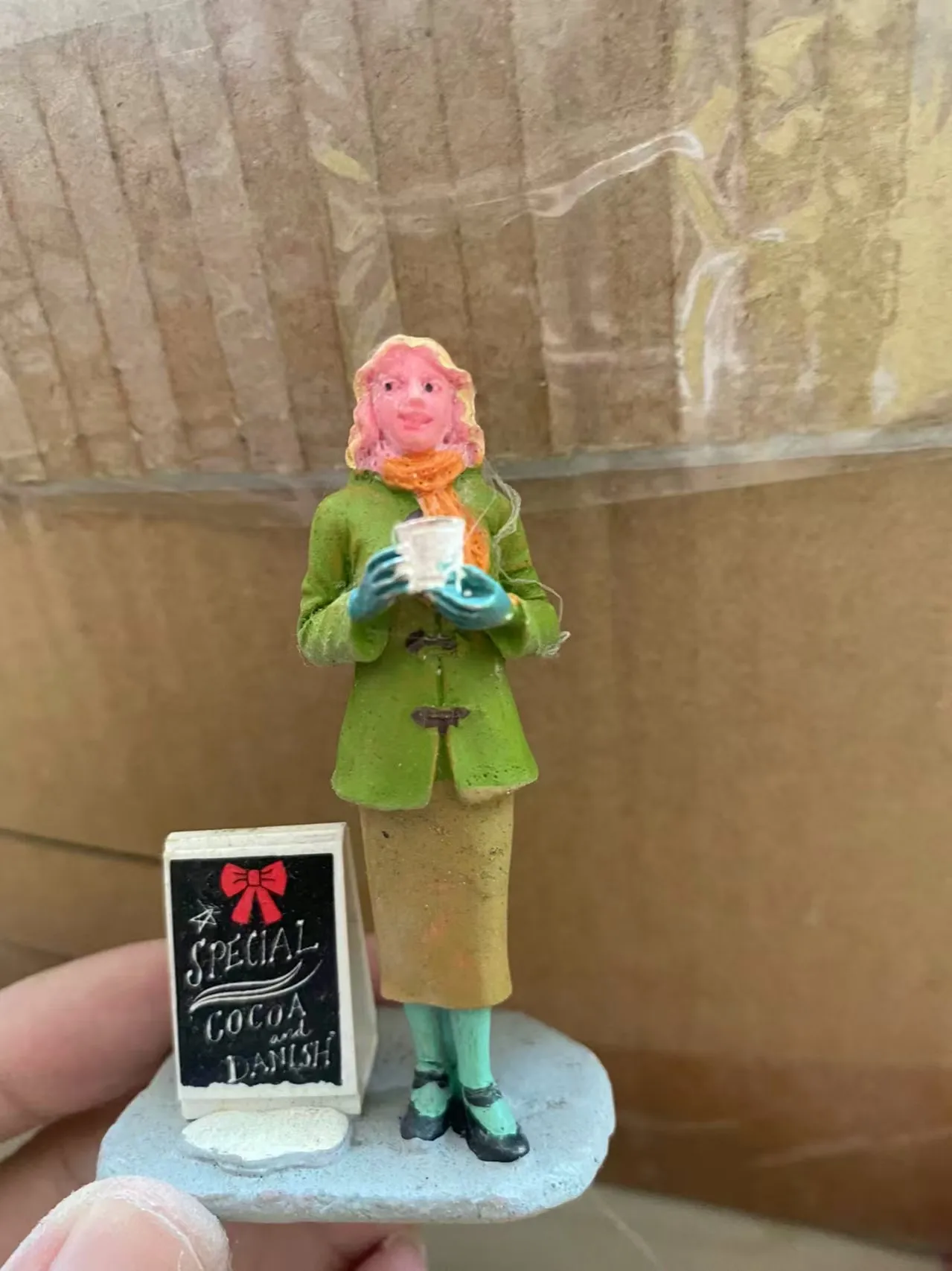 Resin figure mental psychological sand table game box court therapy special  cocoa danish