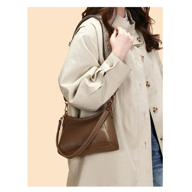 

Deluxe Ladies Handbag Made Of Octa-Printed Leather Boasting Trendy Luang Prabang Vintage Commuter Spacious Style​