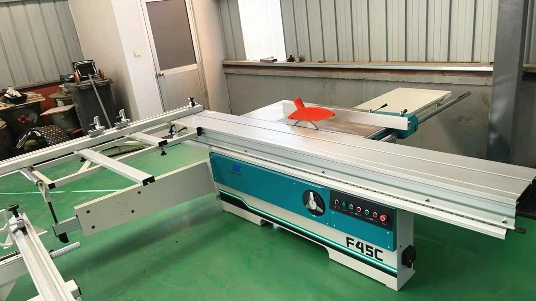 

High Accurancy Woodworking Wood Cutting Sliding Panel Saw Machine Efficient Cutting 45 Degrees Sliding Table Saw Machine Sale