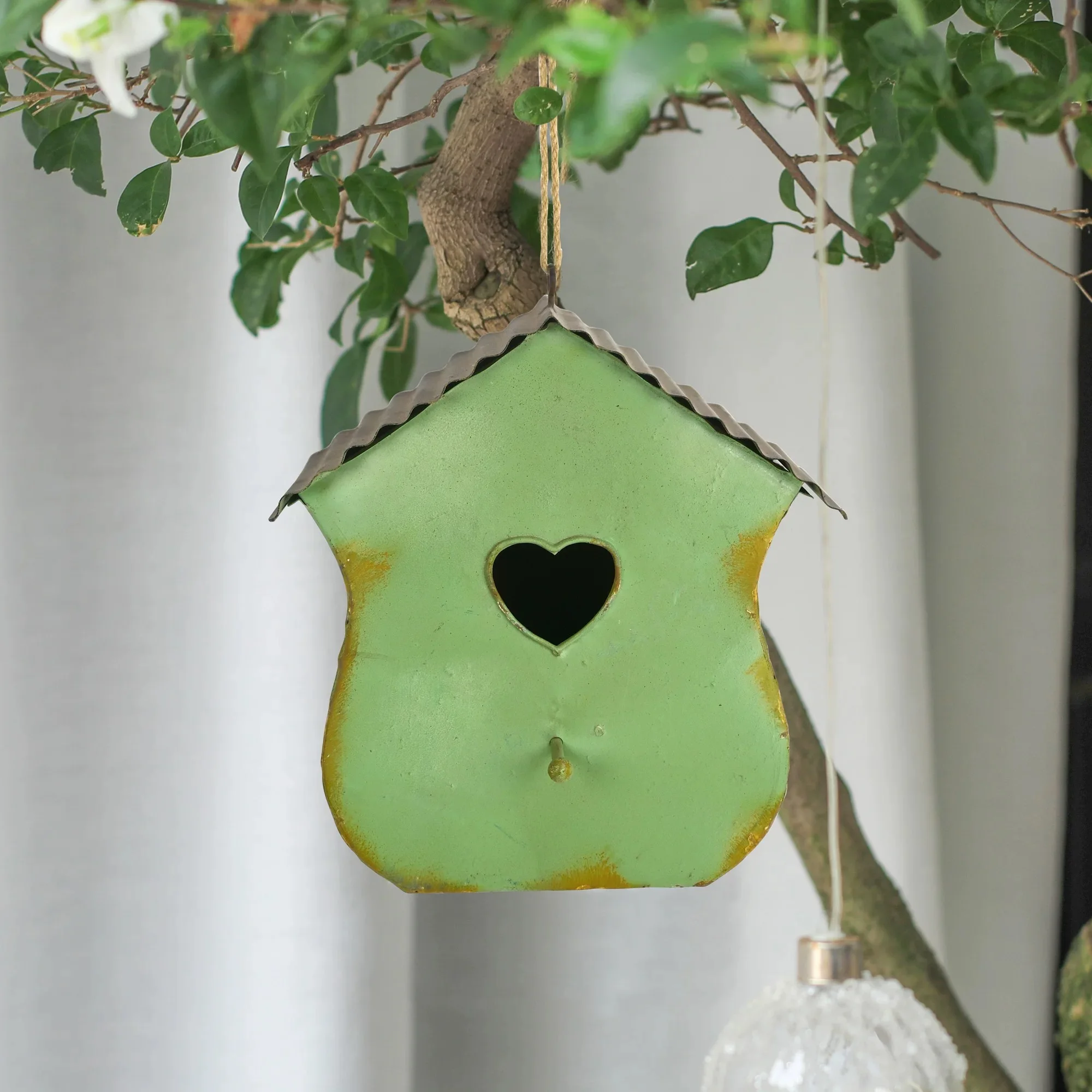 Rustic Metal Birdhouse with Heart Cutout, Green Distressed Finish, Corrugated Roof, Hanging Jute Rope,Decorative Garden Ornament
