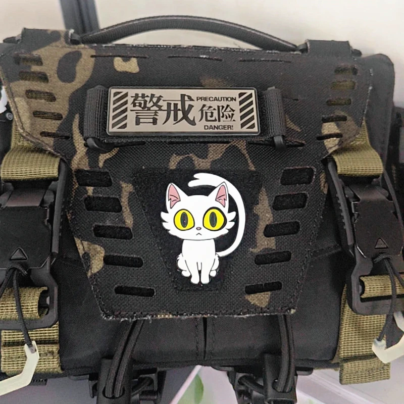 Parche metal gato blanco táctico con gancho para chaleco o chaqueta