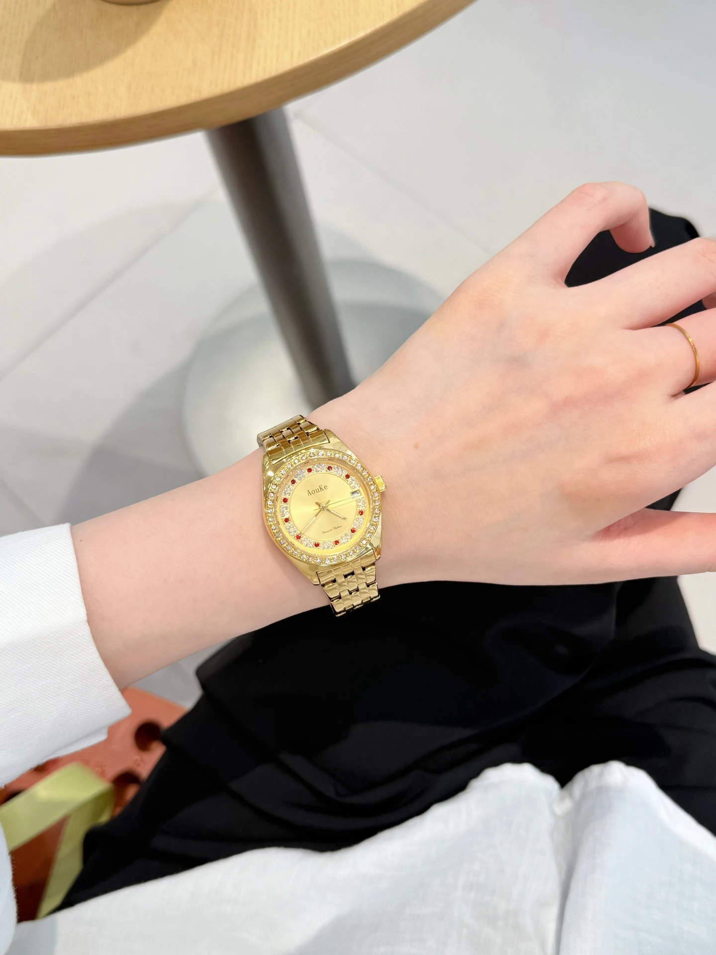 ساعة ذهبية صغيرة جديدة للنساء، حزام فاخر من الفولاذ المقاوم للصدأ، راقية وأنيقة، هدية مثالية للنساء. #4