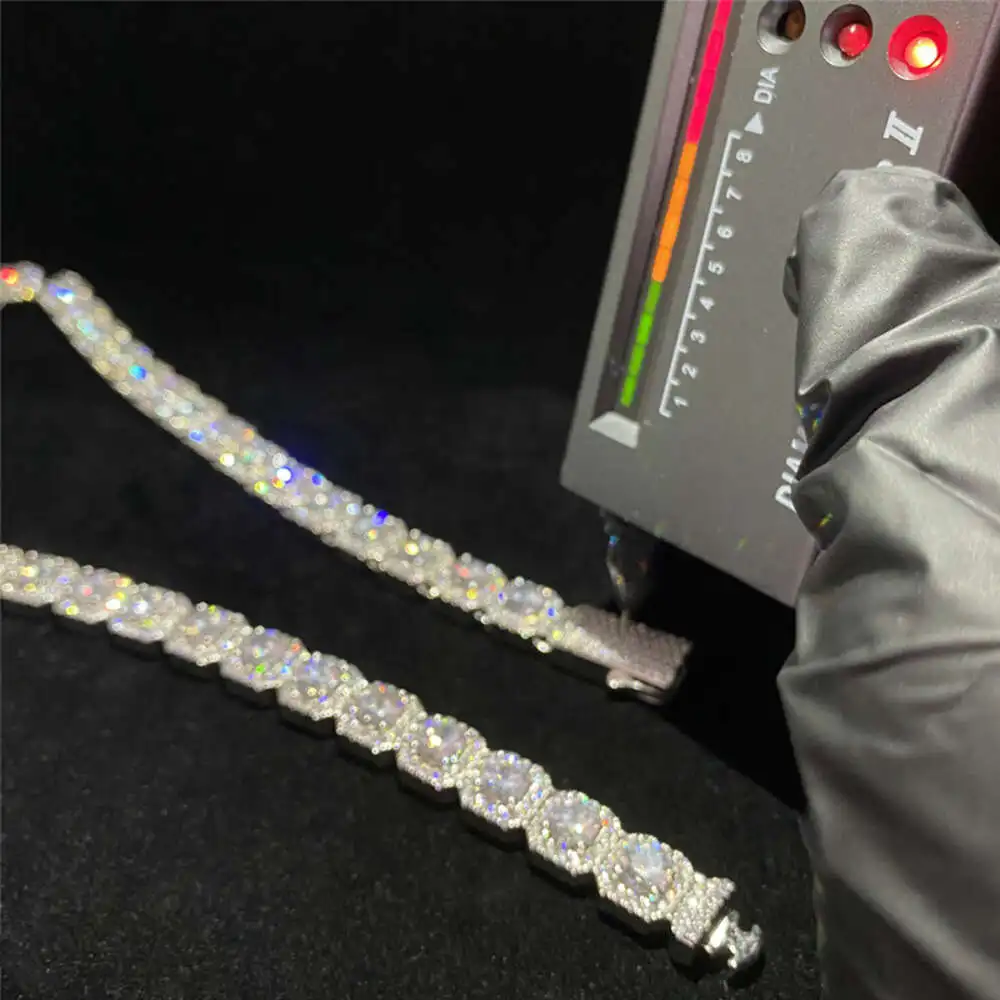 

Customized Quality Luxury Diamond Cuban Link Chain Iced Out Hip Hop 925 Sterling Silver Vvs Moissanite Cuban Necklace