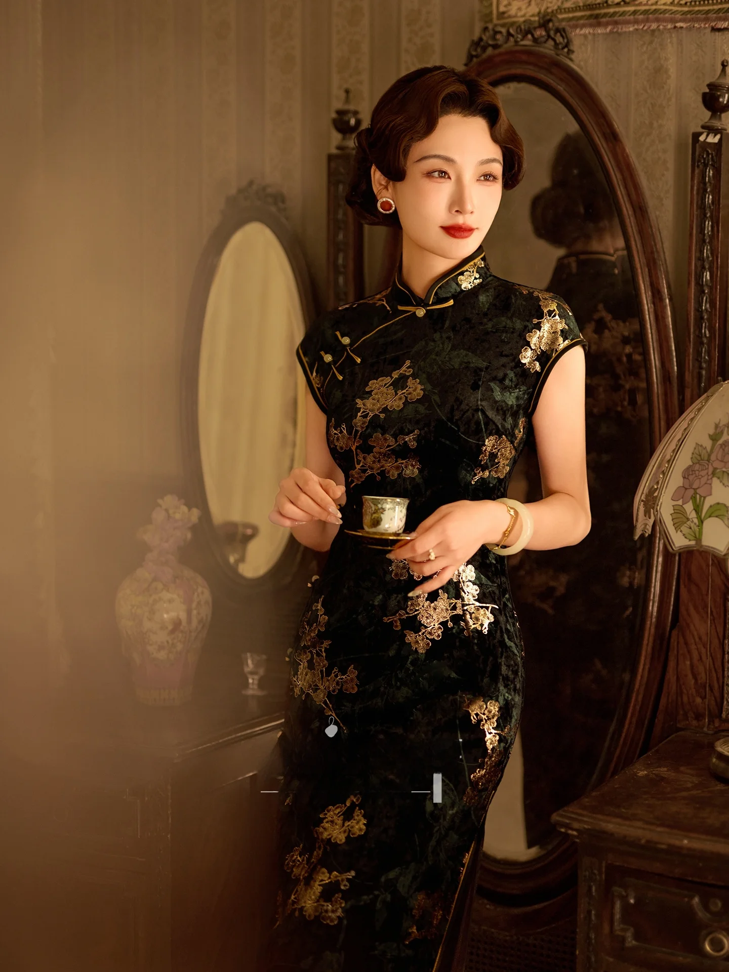 

Новое китайское бархатное платье в винтажном стиле с высоким воротником и цветочным узором для повседневной носки