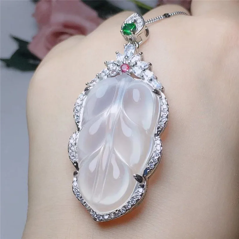 

New Agate High Ice White Pith Leaf Pendant Women's Fashion Gold Branches and Jade Leaves Pendant