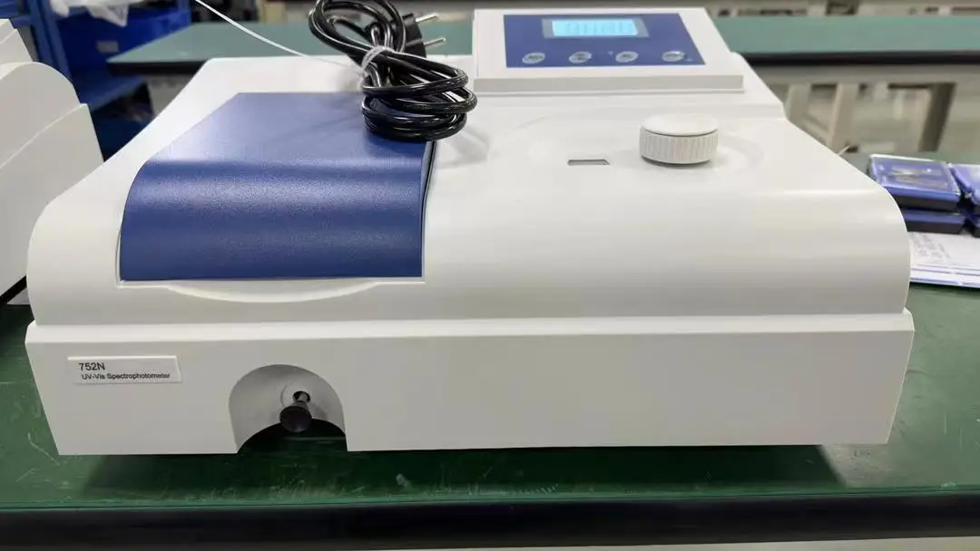 High Quality UV Visible Spectrophotometer with Wavelength Range 200nm to 1000nm