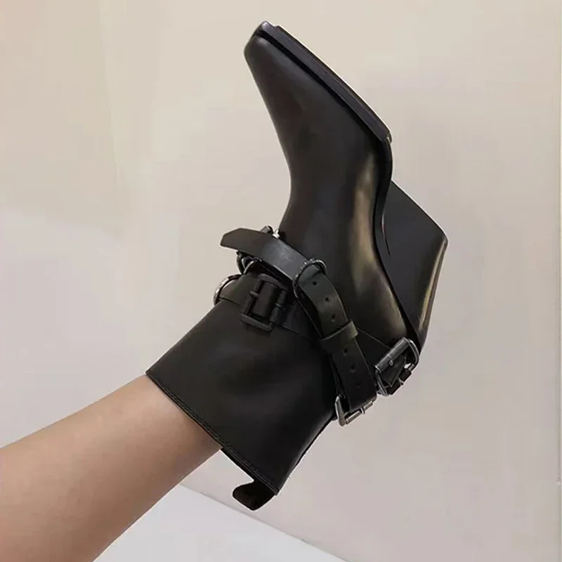 Damskie buty za kostkę Designerskie skórzane buty gotyckie Luksusowe szpiczaste buty na wysokim obcasie 2024 Trend Kliny Punk Jesienne buty Śnieg Botas Mujer