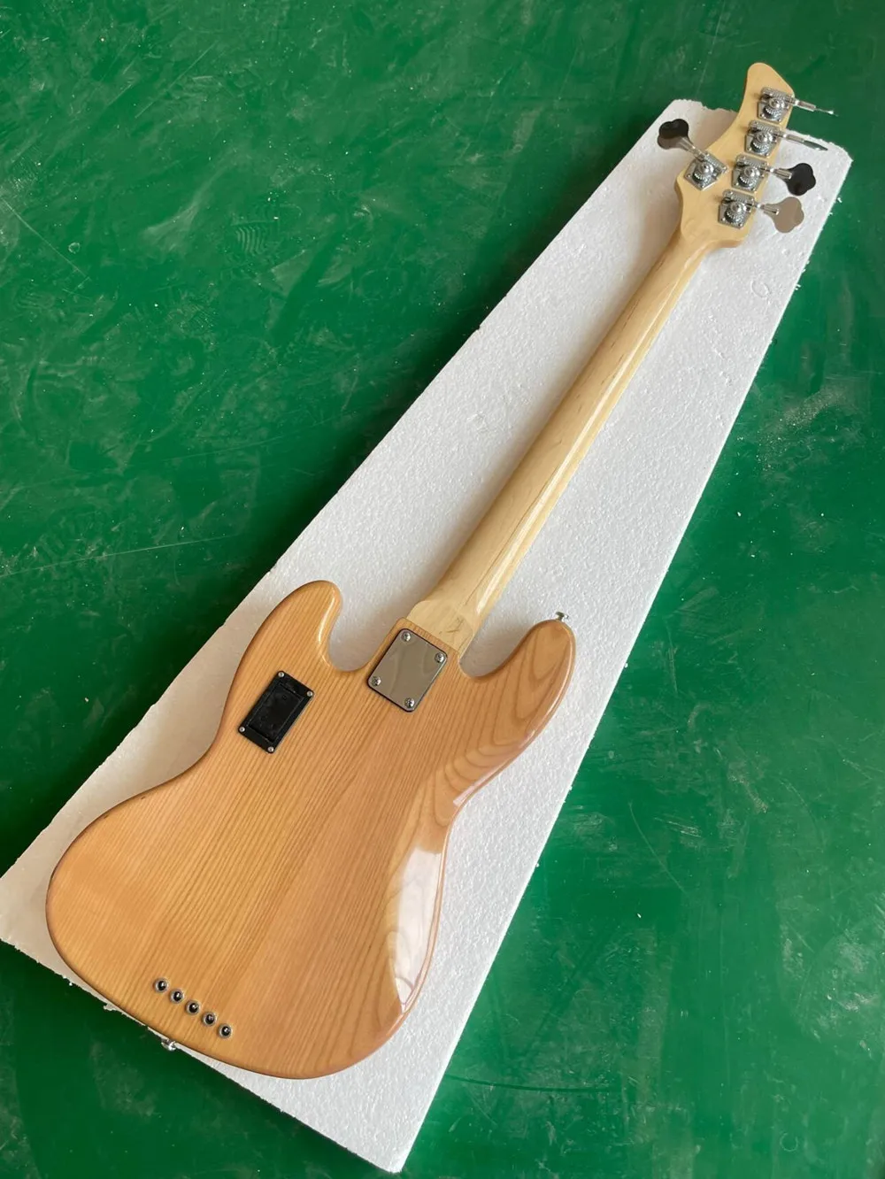 5 Strings Electric Bass Guitar with Maple Neck,Chrome Hardware ,Provide customized service