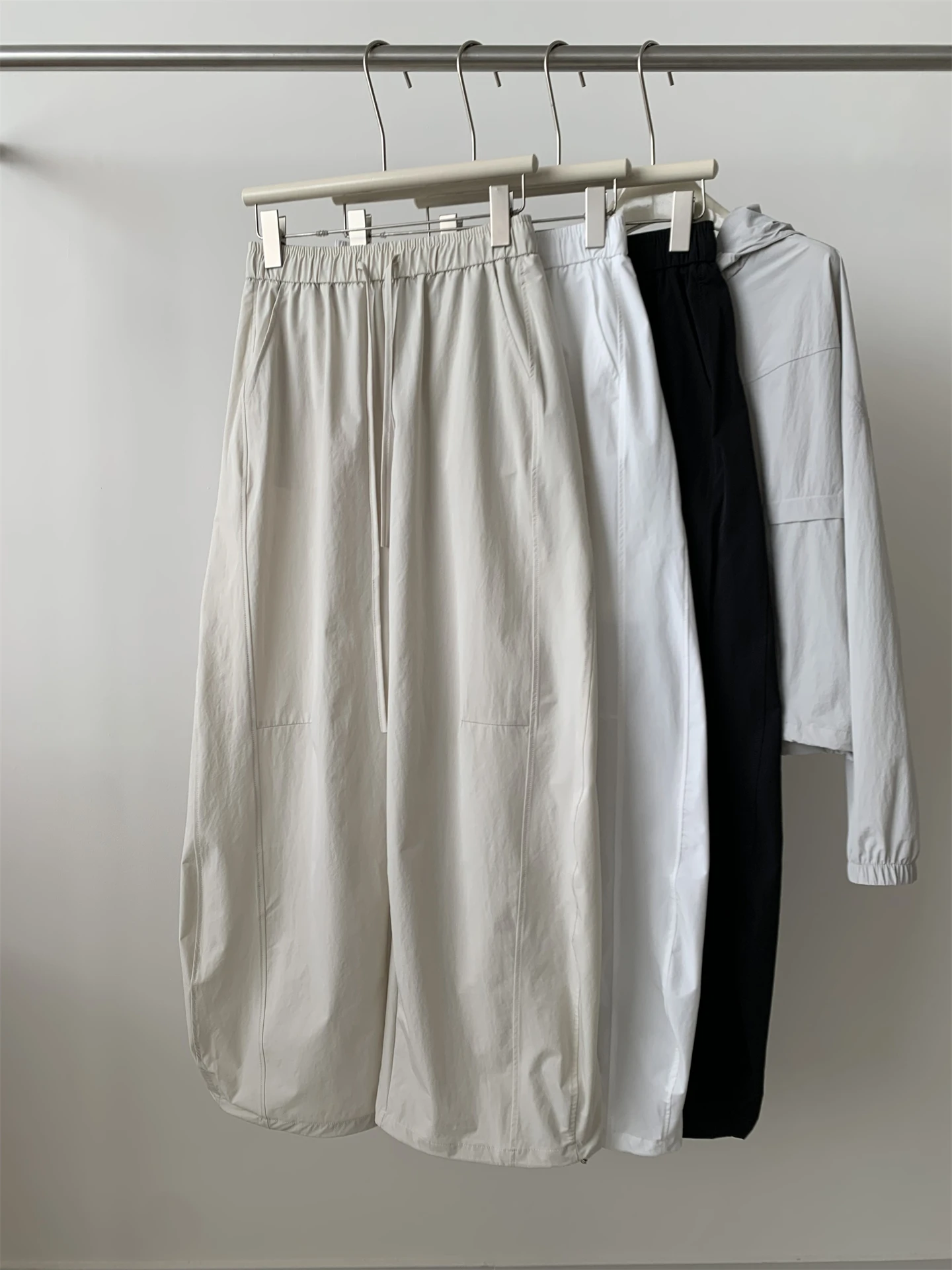 Lightweight Patchwork Curved-leg Cargo Pant Women, Relaxed Fit, Slimming, High-waisted, Wide-leg, Cuffed