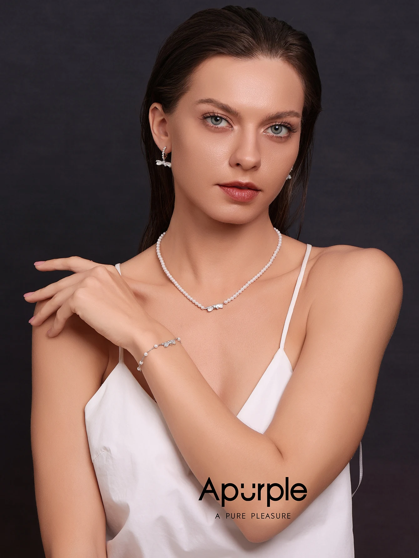 

Fashion Necklace Bracelet Set Imitation Pearl Necklace Luxury Mother of Pearl Bowknot Pendant Jewelry Set