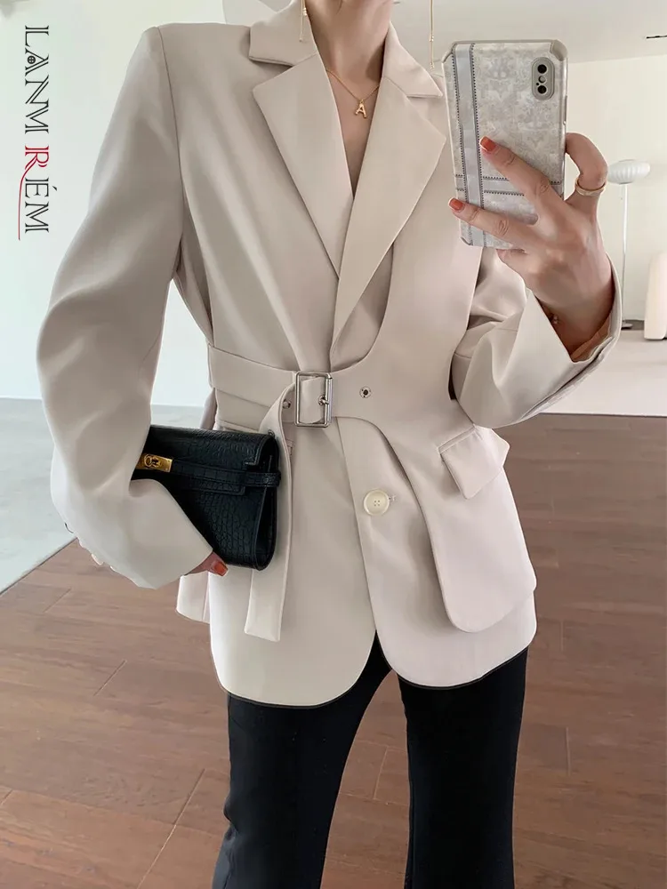 

[LANMREM] Irregular Gathered Waist Blazer For Women Fashion Notched Long Sleeve Office Lady Fit Jacket 2024 Autumn New CP3130